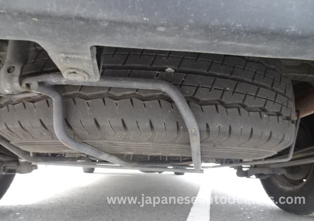 
								TOYOTA HIACE COMMUTER full									