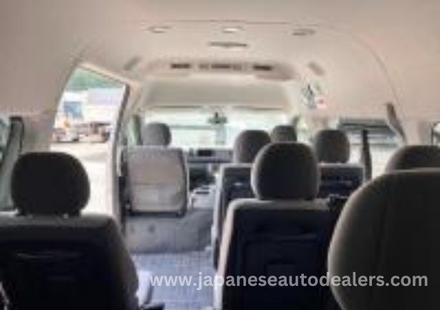 
								TOYOTA HIACE COMMUTER full									