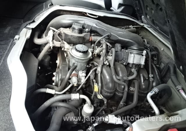 
								TOYOTA HIACE COMMUTER full									