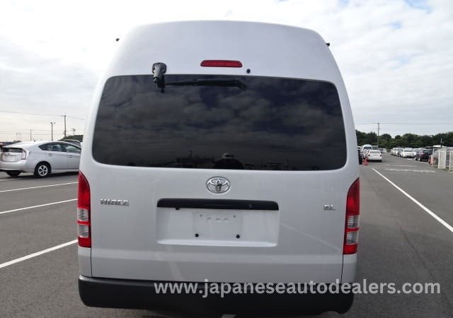 
								TOYOTA HIACE COMMUTER full									
