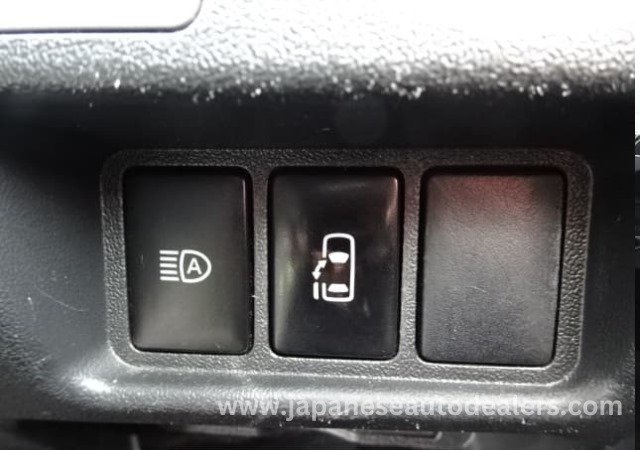 
								TOYOTA HIACE COMMUTER full									