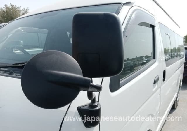 
								TOYOTA HIACE COMMUTER full									
