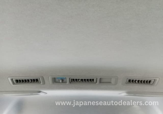 
								TOYOTA HIACE COMMUTER full									