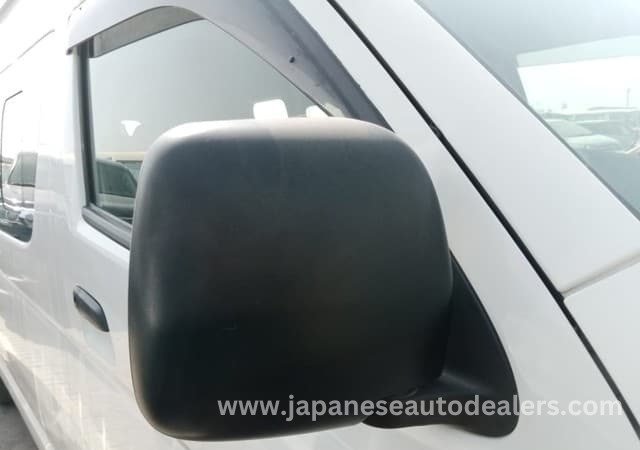 
								TOYOTA HIACE COMMUTER full									