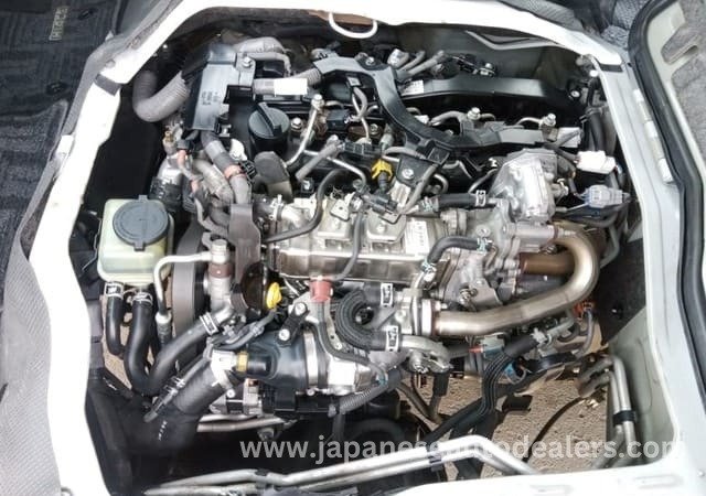 
								TOYOTA HIACE COMMUTER full									