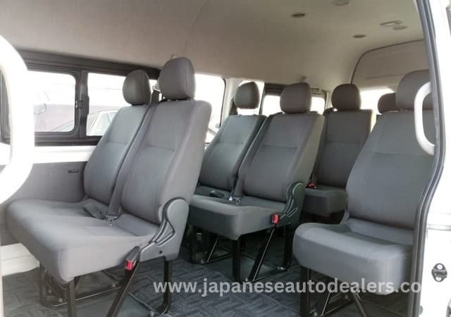 
								TOYOTA HIACE COMMUTER full									