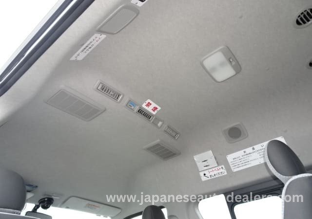 
								TOYOTA HIACE COMMUTER full									