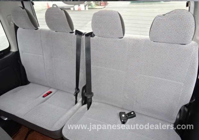 
								TOYOTA HIACE COMMUTER full									