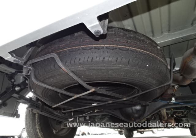 
								TOYOTA HIACE COMMUTER full									
