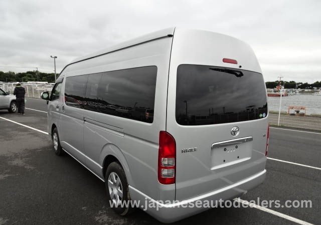 
								TOYOTA HIACE COMMUTER full									