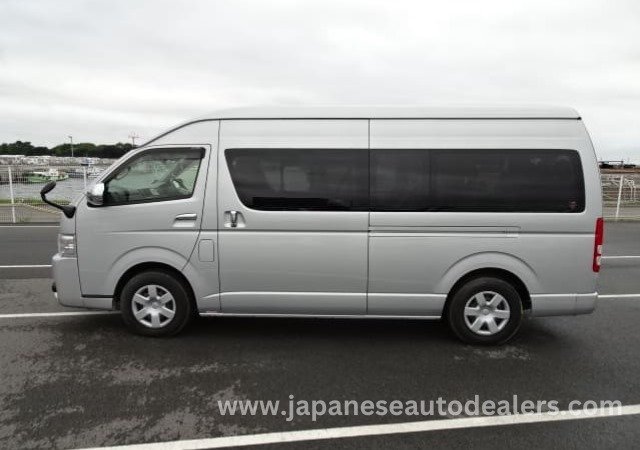 
								TOYOTA HIACE COMMUTER full									