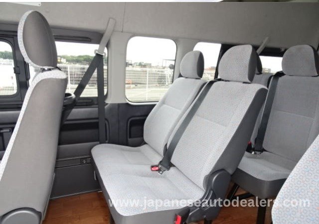 
								TOYOTA HIACE COMMUTER full									
