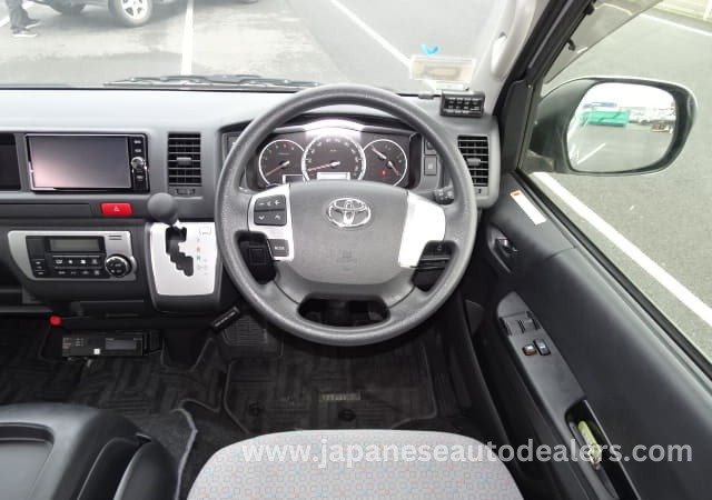 
								TOYOTA HIACE COMMUTER full									