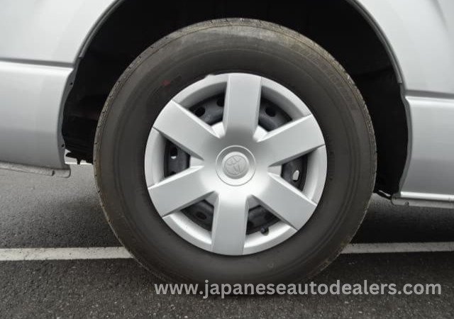
								TOYOTA HIACE COMMUTER full									
