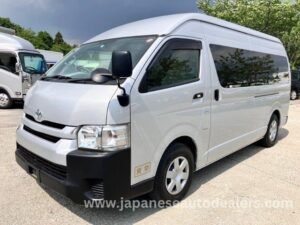 TOYOTA HIACE COMMUTER