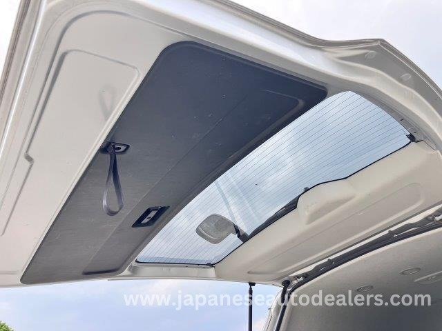 
								TOYOTA HIACE COMMUTER full									