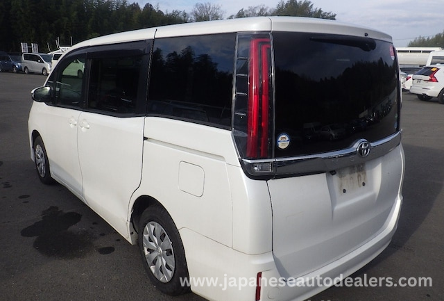 
								TOYOTA NOAH full									