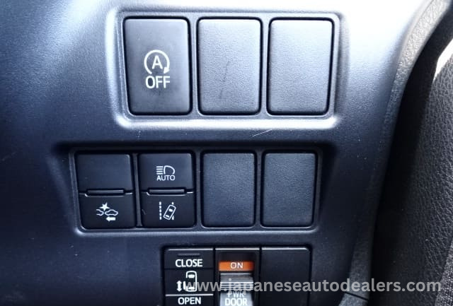 
								TOYOTA NOAH full									