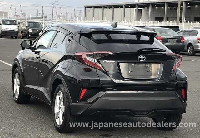
								Toyota C-HR full									