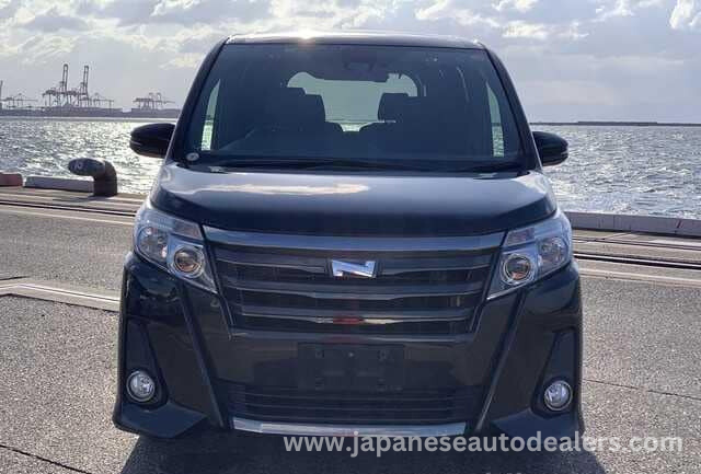 
								TOYOTA NOAH full									