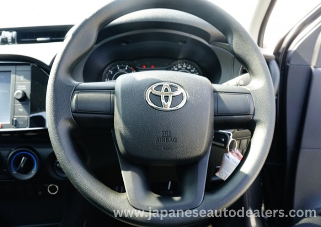 
								TOYOTA HILUX REVO SINGLE CAB 2.8 full									