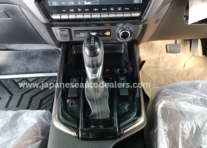 
								ISUZU Double Cab 3.0 4WD AT (White) full									