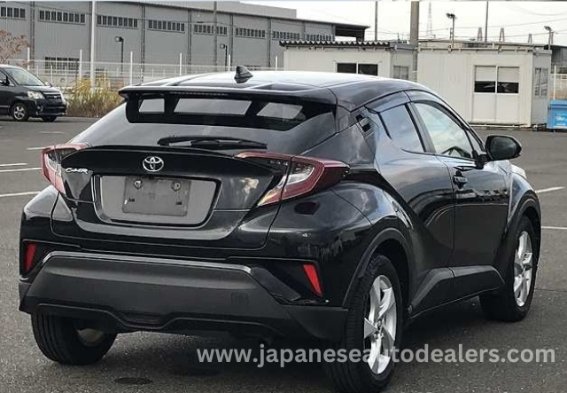 
								Toyota C-HR full									