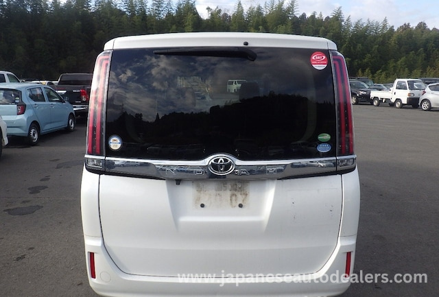 
								TOYOTA NOAH full									