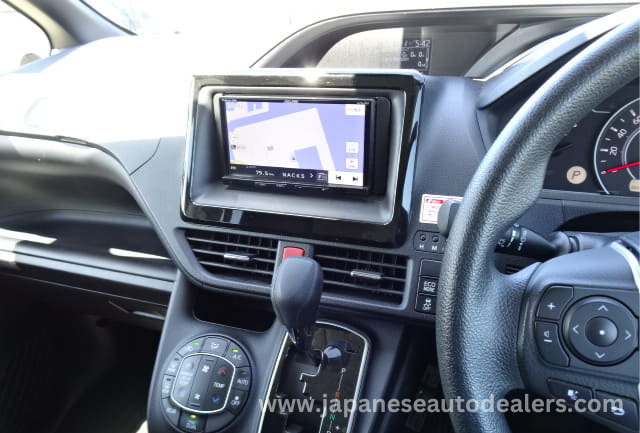 
								TOYOTA NOAH full									