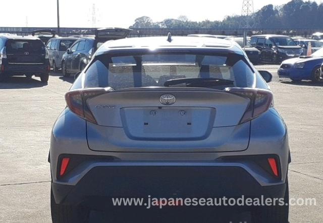 
								Toyota C-HR full									