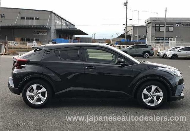 
								Toyota C-HR full									