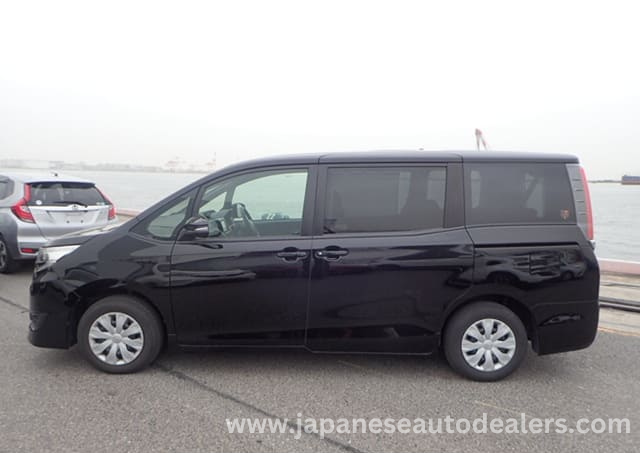 
								Toyota Noah X full									