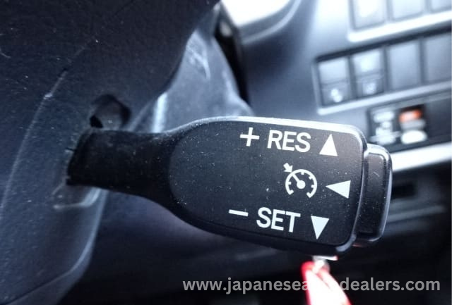 
								TOYOTA NOAH full									