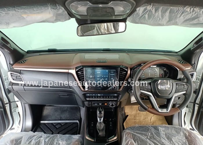 
								ISUZU Double Cab 3.0 4WD AT (White) full									
