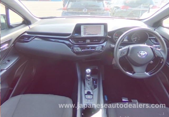 
								Toyota C-HR full									