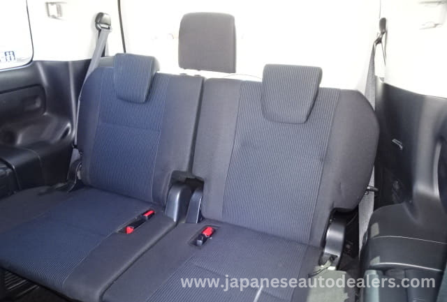 
								TOYOTA NOAH full									