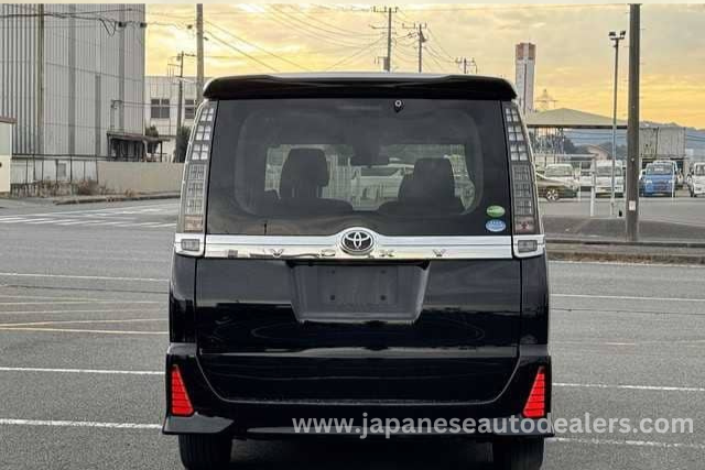 
								TOYOTA VOXY full									