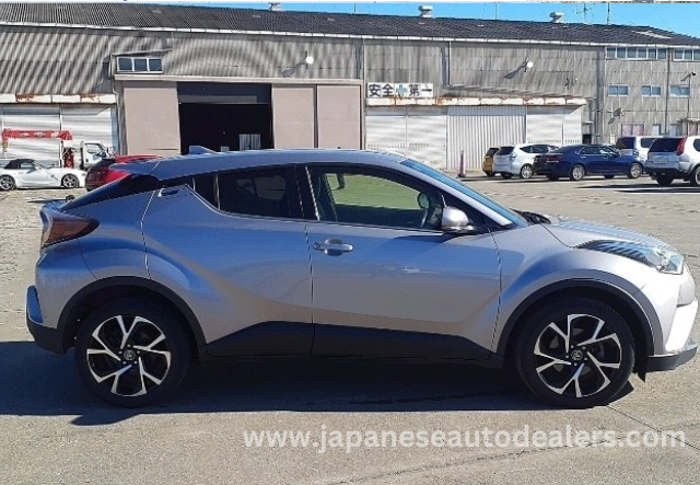 
								Toyota C-HR full									