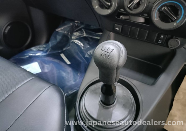 
								TOYOTA HILUX SINGLE CAB full									