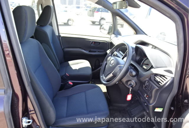 
								TOYOTA NOAH full									