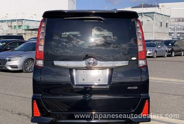
								TOYOTA NOAH full									
