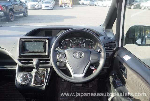 
								TOYOTA NOAH full									