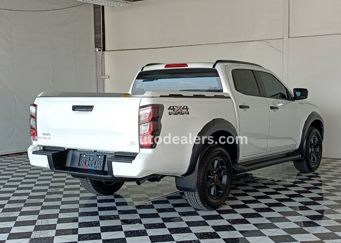 
								ISUZU Double Cab 3.0 4WD AT (White) full									