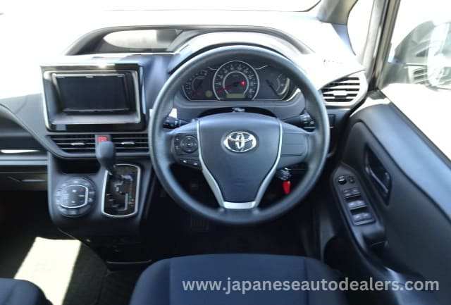 
								TOYOTA NOAH full									