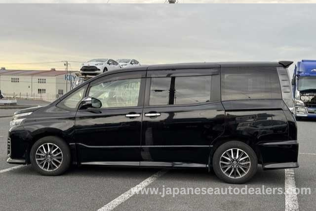 
								TOYOTA VOXY full									