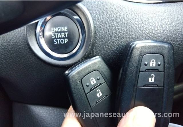 
								Toyota C-HR full									