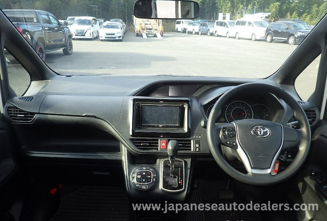 
								TOYOTA NOAH full									