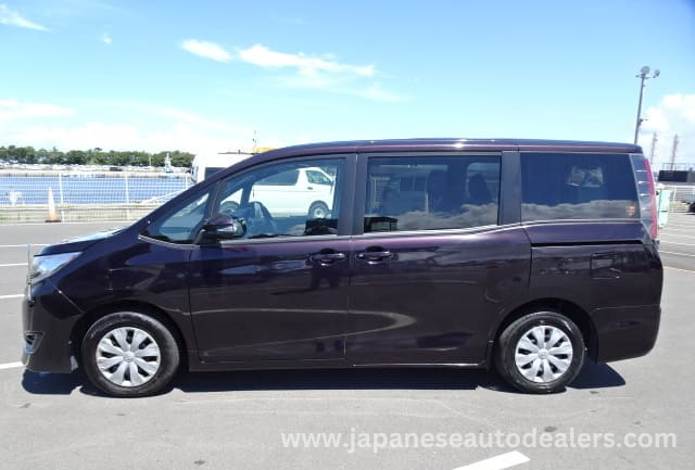 
								TOYOTA NOAH full									