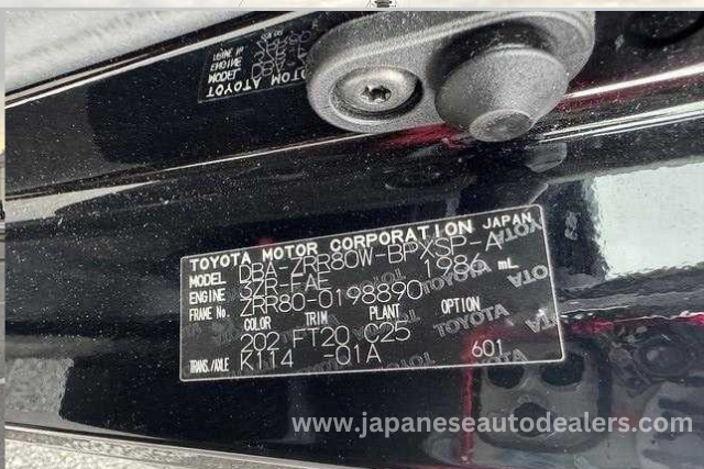 
								TOYOTA VOXY full									