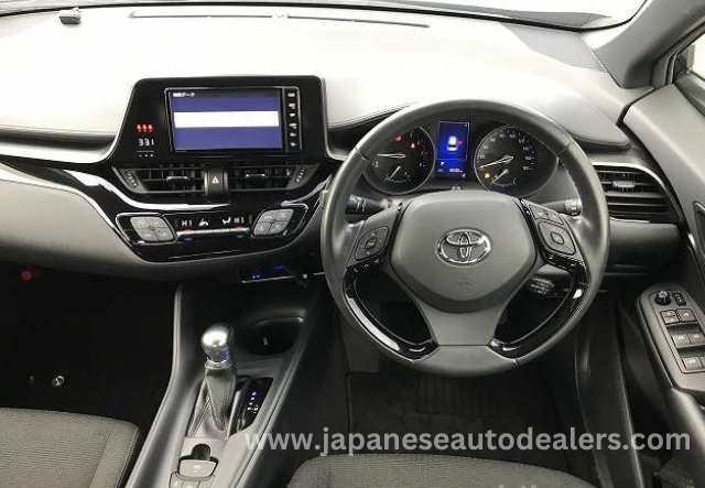 
								Toyota C-HR full									